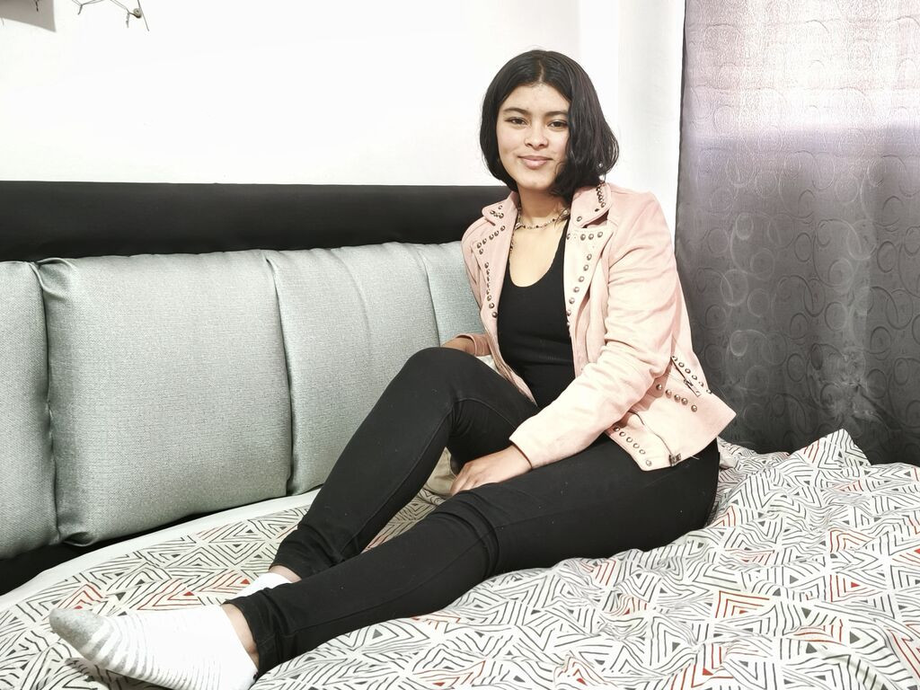 CharloteInnocent LiveJasmin