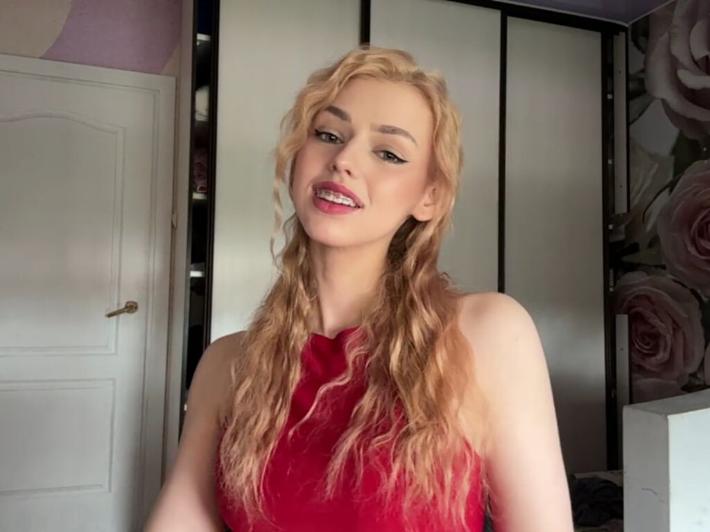CharlotteReimer Nude