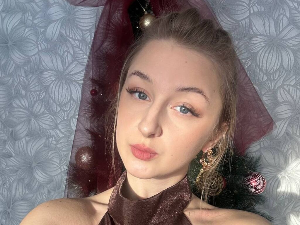 CharoletteHeckle LiveJasmin