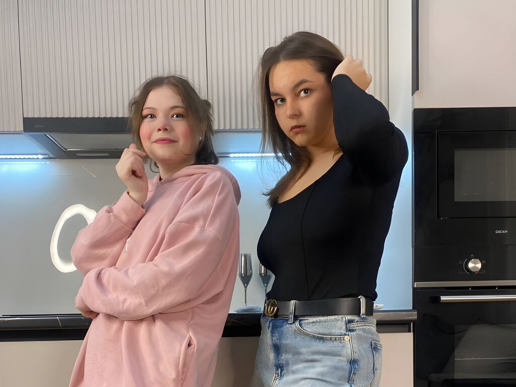 ChiekoAndCyndi LiveJasmin