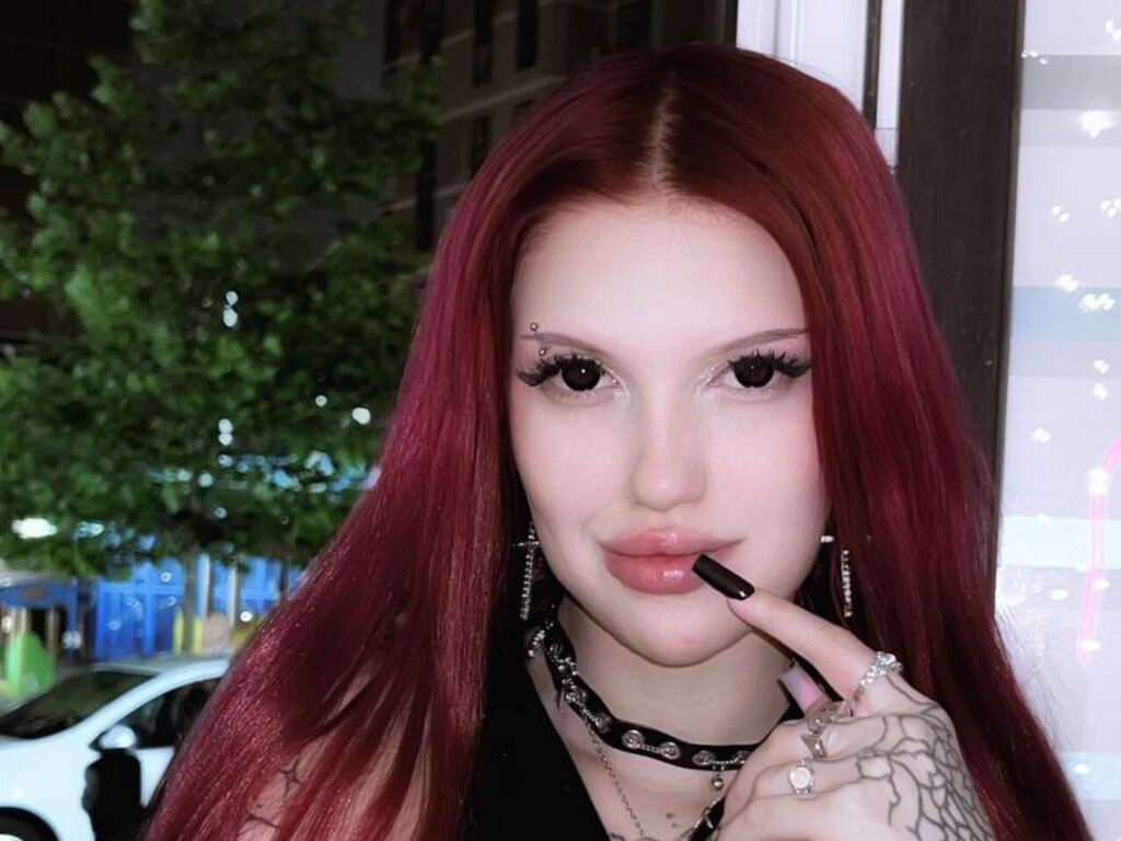 ChiquitaTootle LiveJasmin