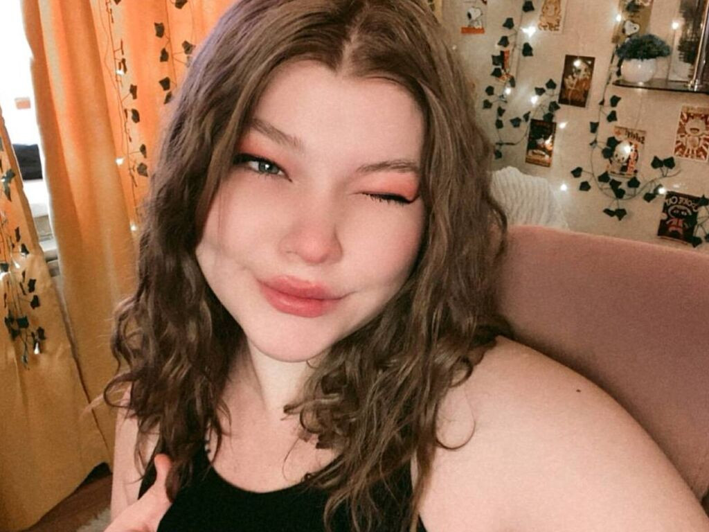 ChloeBratz LiveJasmin