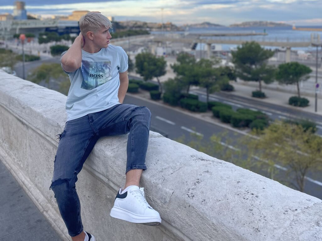 ChristianLevyne Nude