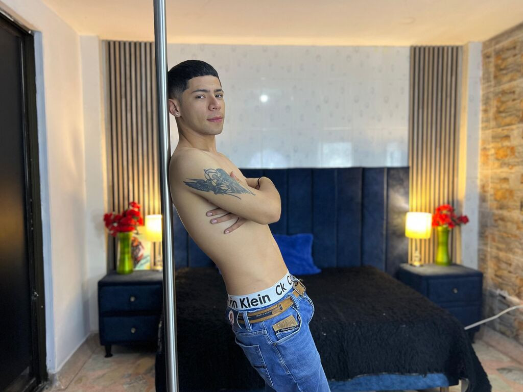 ChristoperGirald LiveJasmin