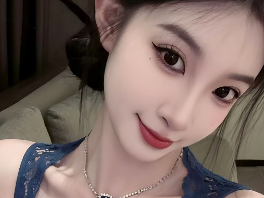 ClaraElla LiveJasmin