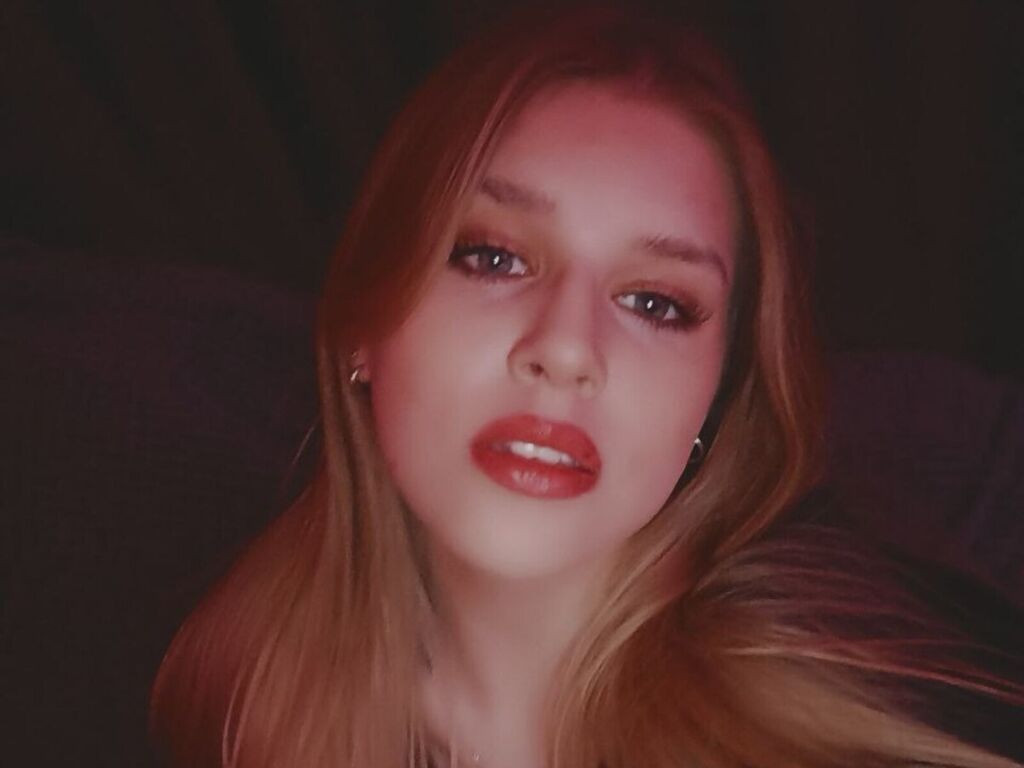 CrispyyAmber LiveJasmin