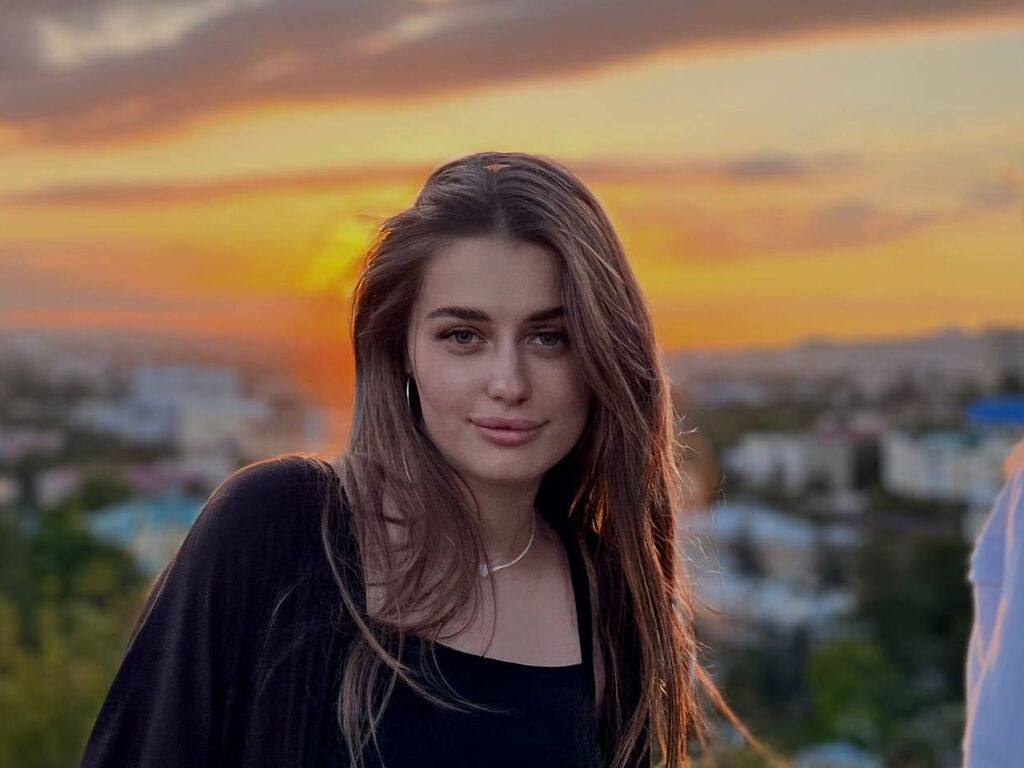 DaniellaCosenza LiveJasmin