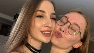 DawnAndMariam Cam