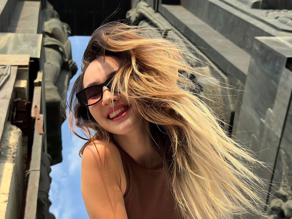 DelindaGaris LiveJasmin