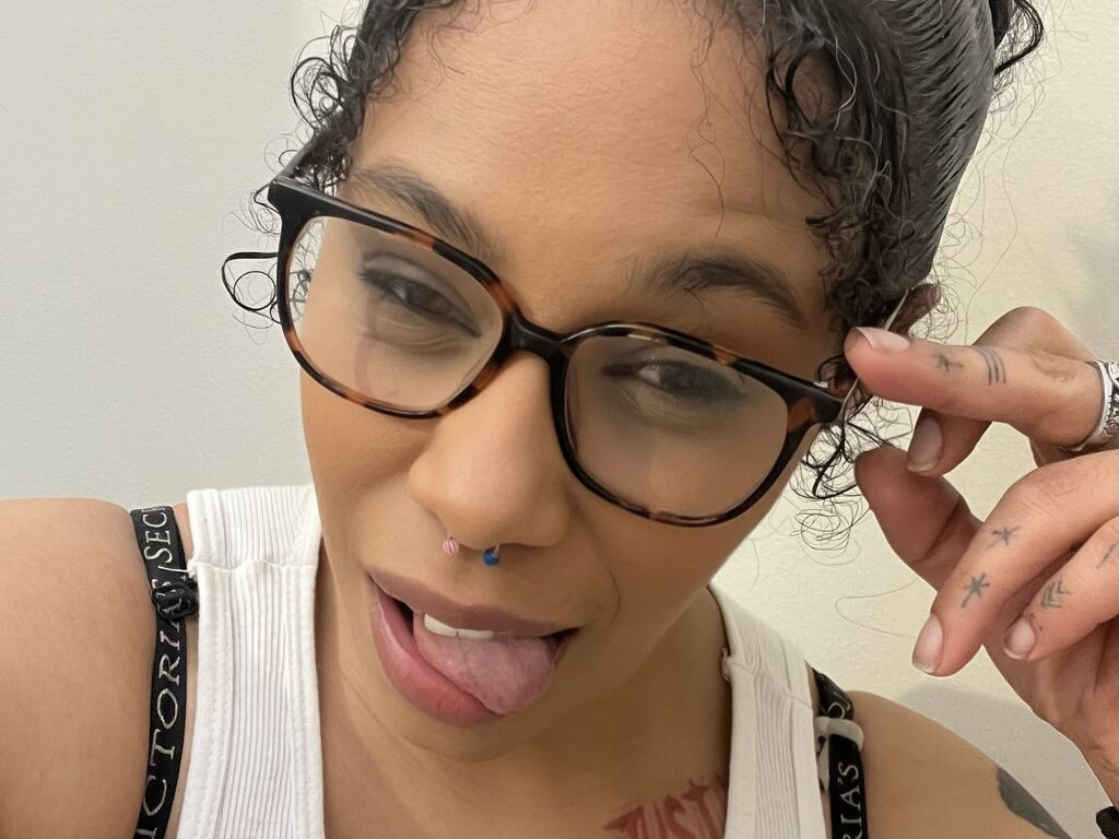 DesiraeLuciano LiveJasmin