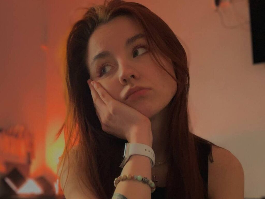 DivinaGazza LiveJasmin