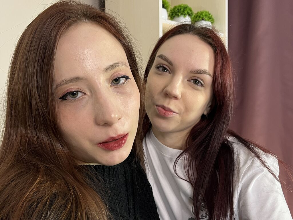 ElfrieAndCarina LiveJasmin