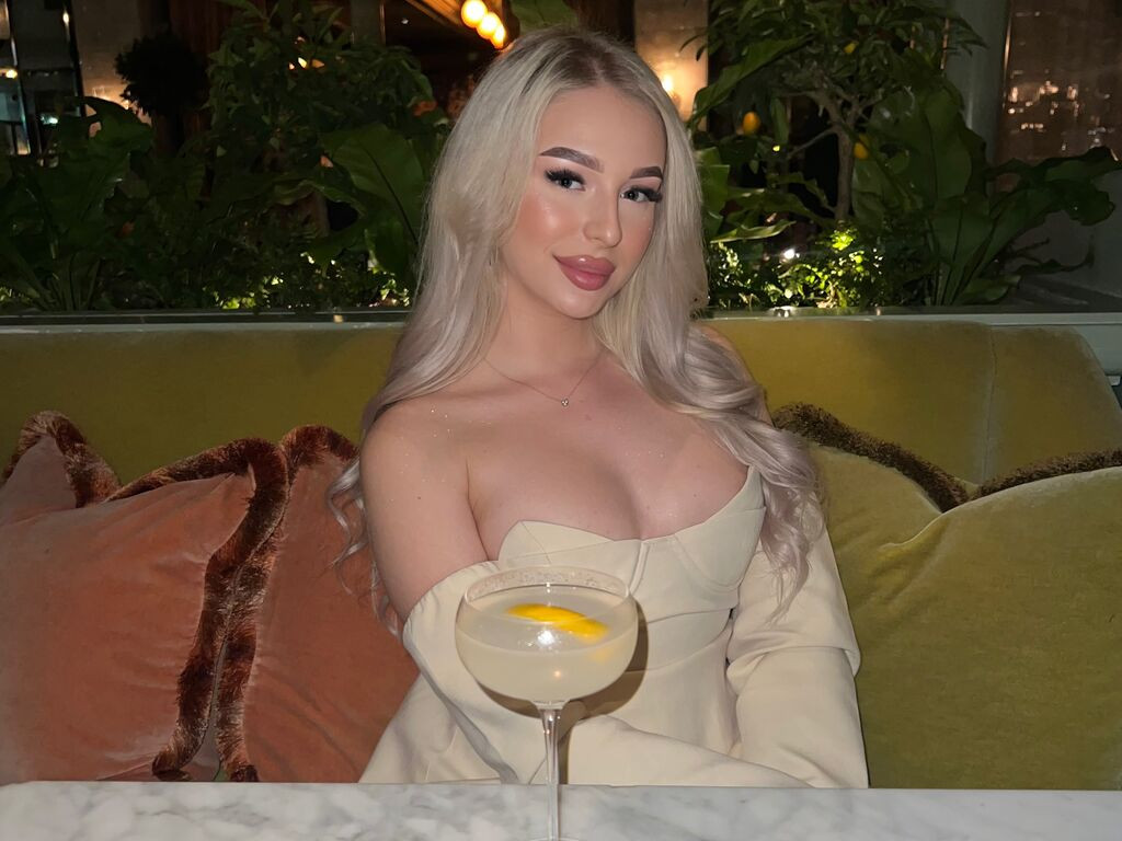 ElizaMae Desnudo