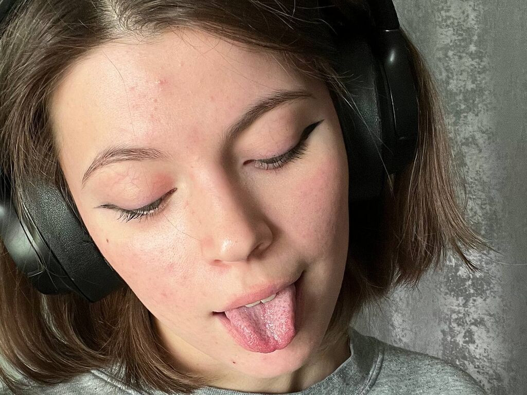 ElizebethOmland LiveJasmin