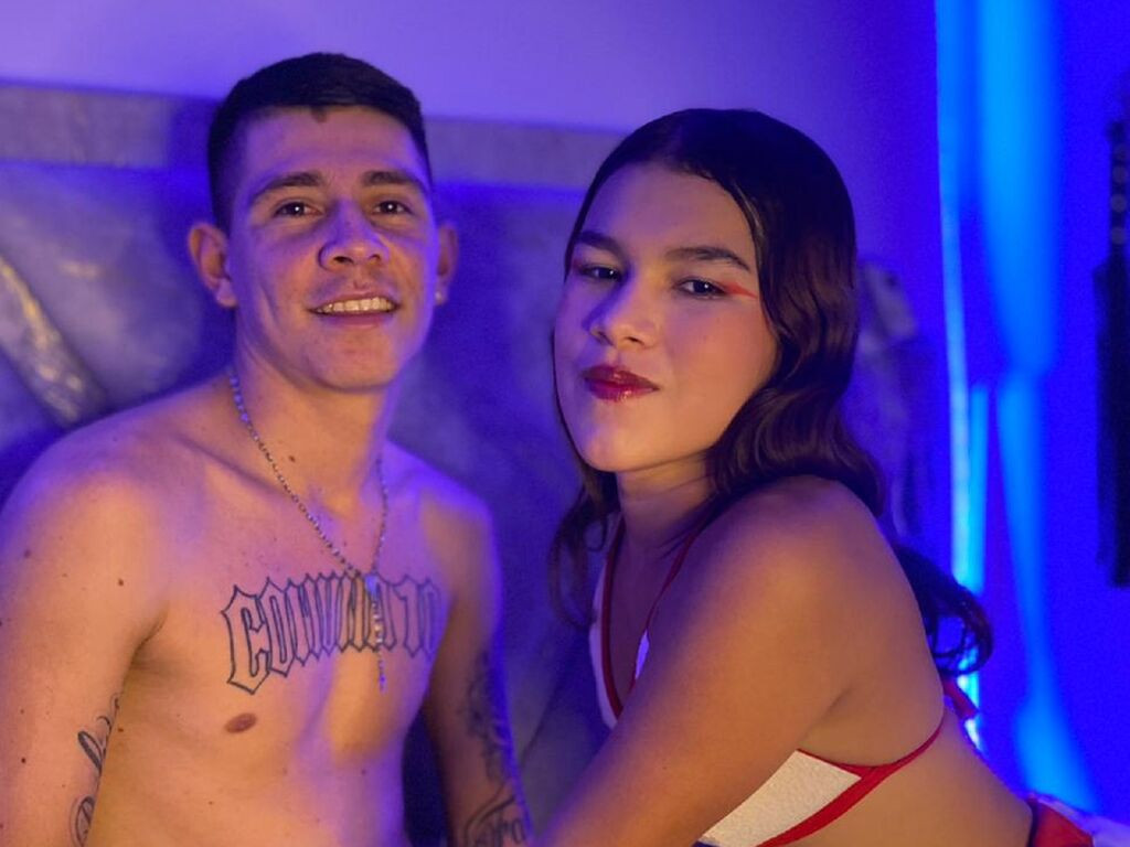 EllieAndJames LiveJasmin