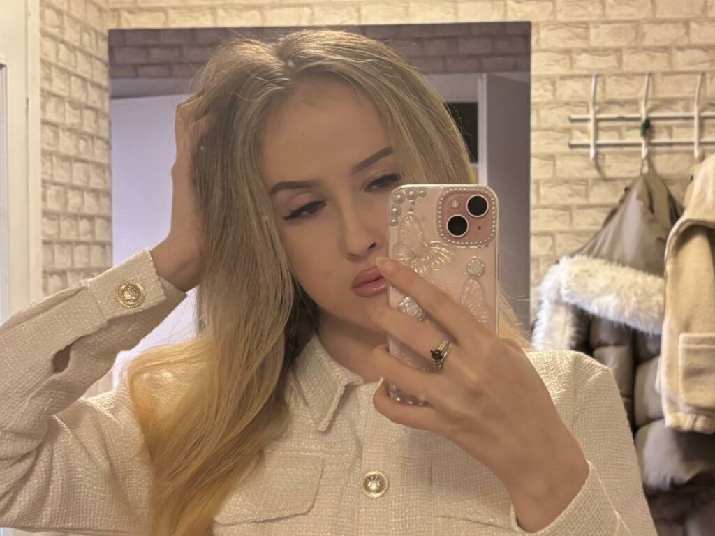 ElmiraMotty LiveJasmin