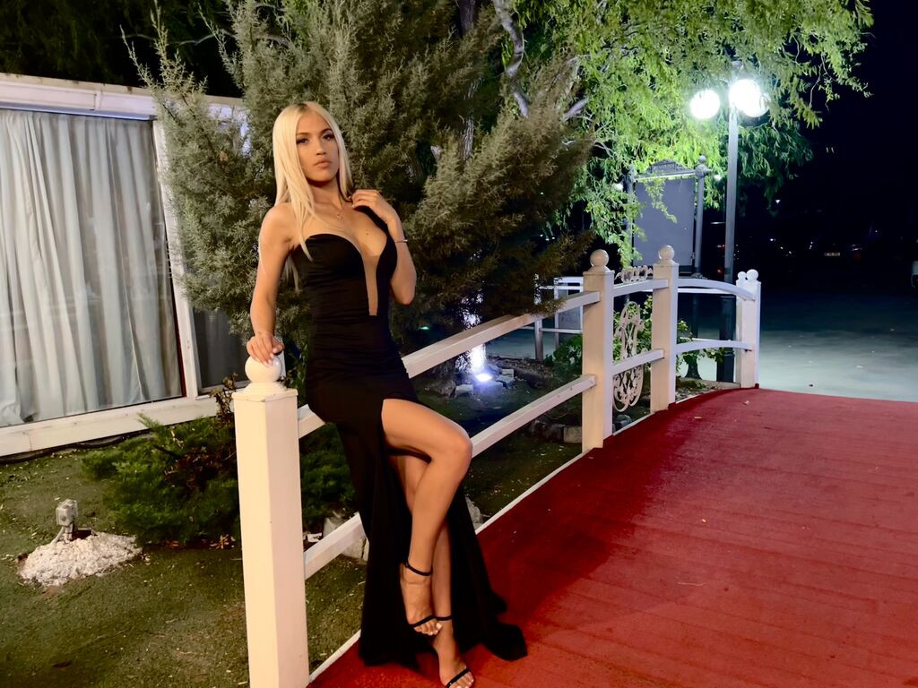 ElsaPressley Nude