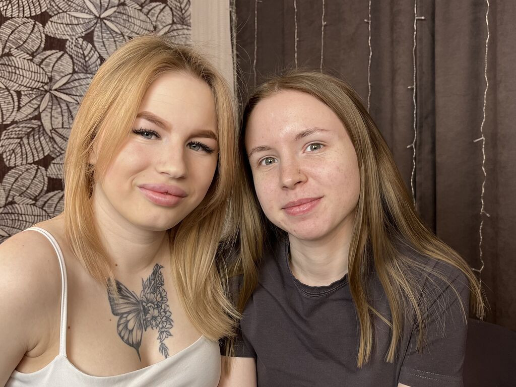 ElwynaAndLora LiveJasmin