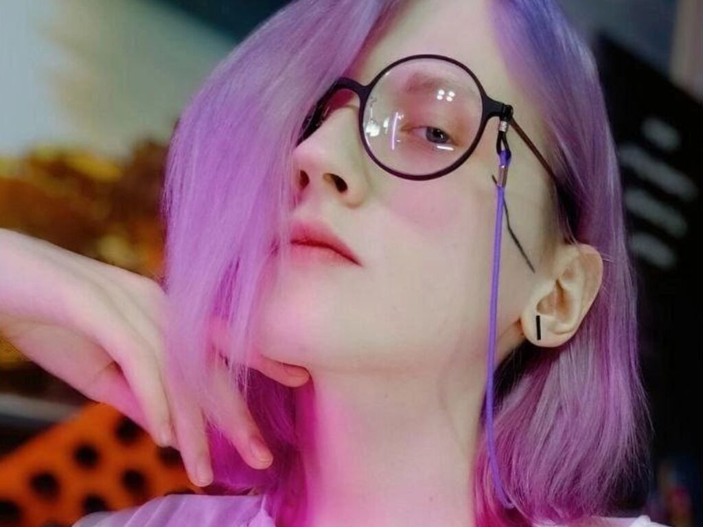 EmiBroke LiveJasmin