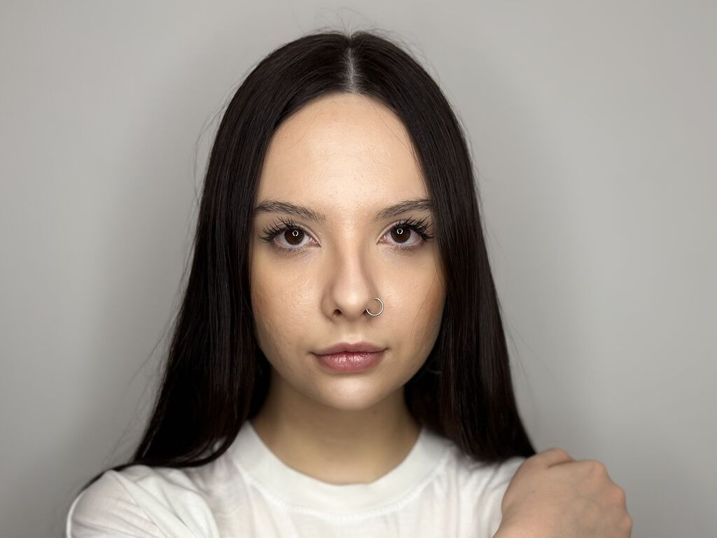 EmikoTriana LiveJasmin