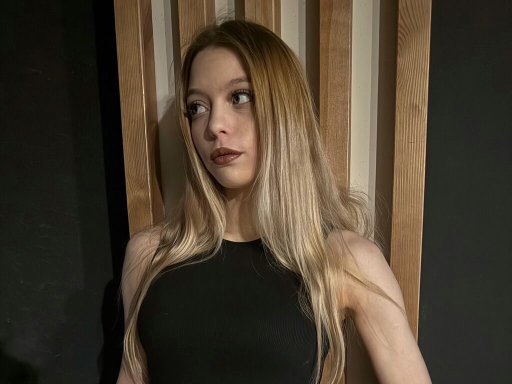 EmilieLong LiveJasmin