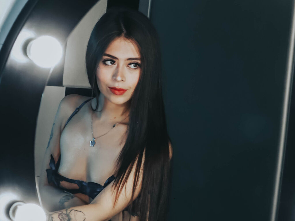 EmilyClarkk LiveJasmin