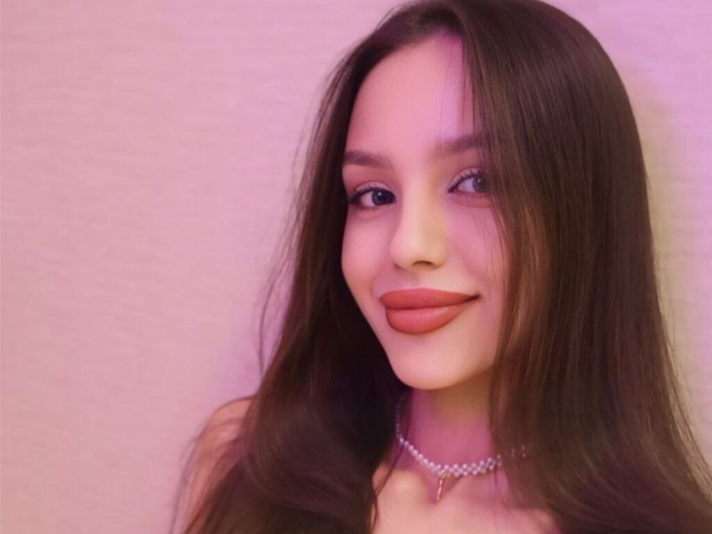 EmilyFloud LiveJasmin