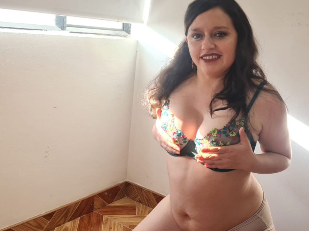 EmiraWein LiveJasmin