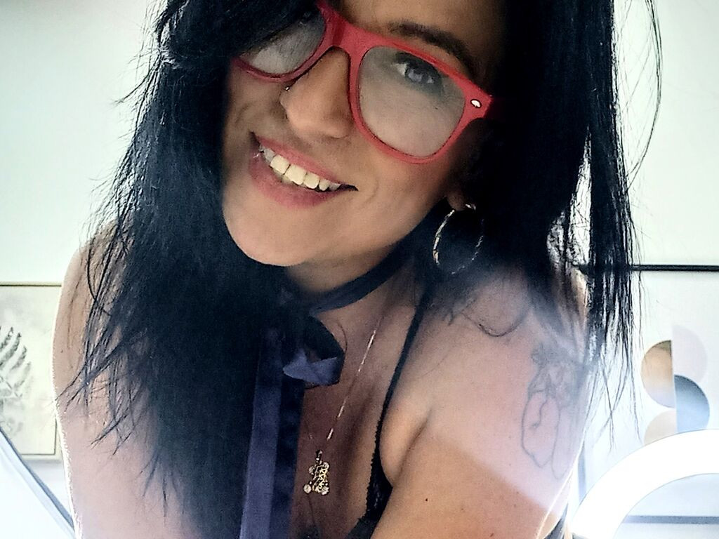 EmliySuaz LiveJasmin