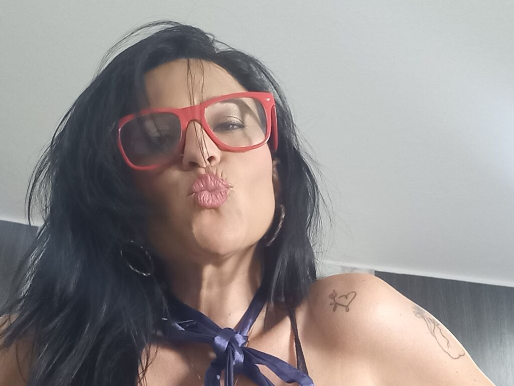 EmliySuaz Desnudo