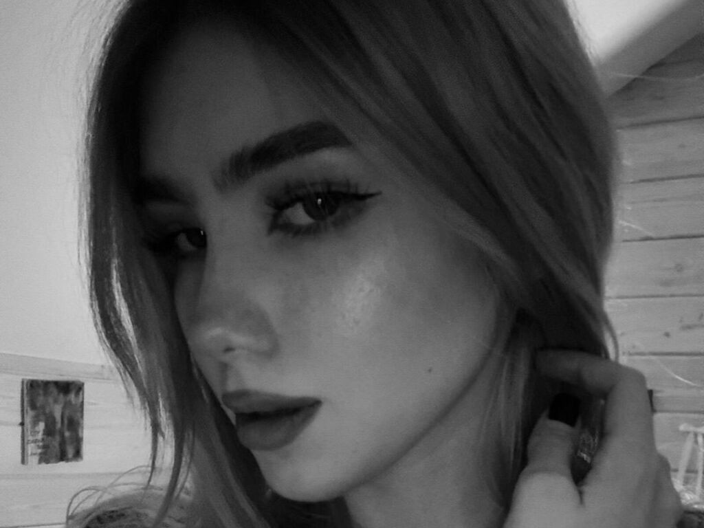 EmmaBlond LiveJasmin