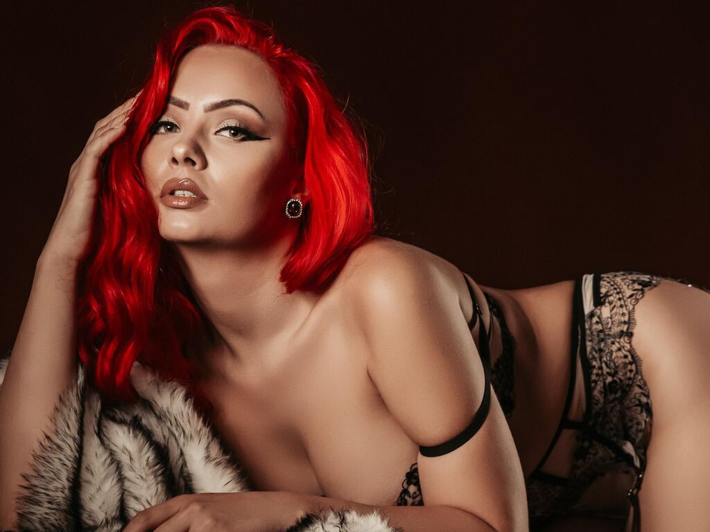 EmmelyneRed Nude