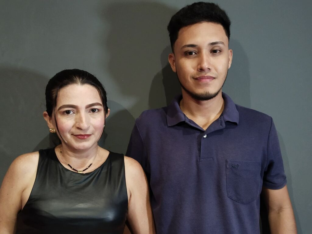 EmyliAndDiego Desnudo