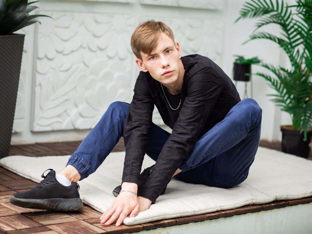 ErickDeen LiveJasmin