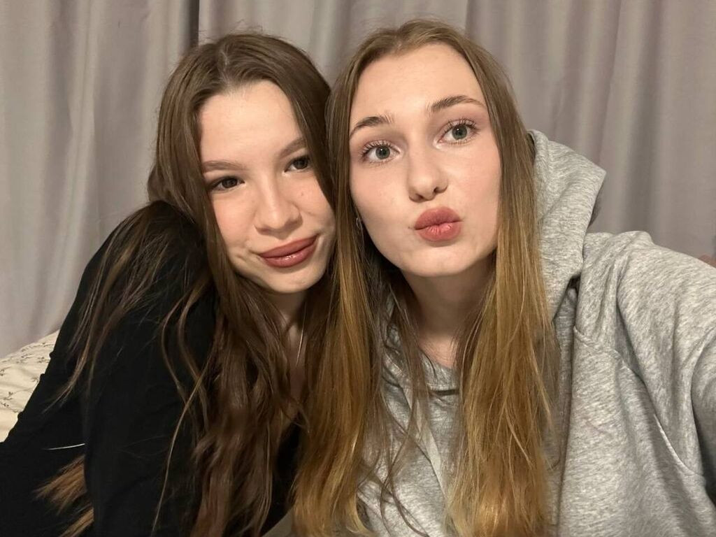 ErickaAndMinna LiveJasmin