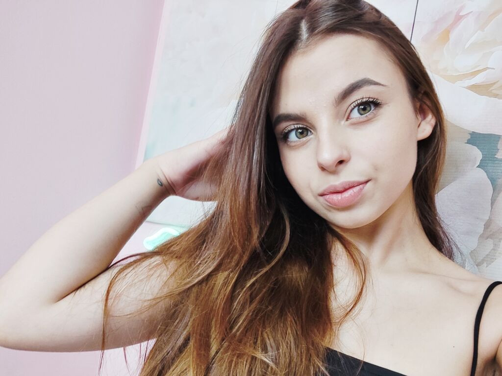 EzabellaWell LiveJasmin