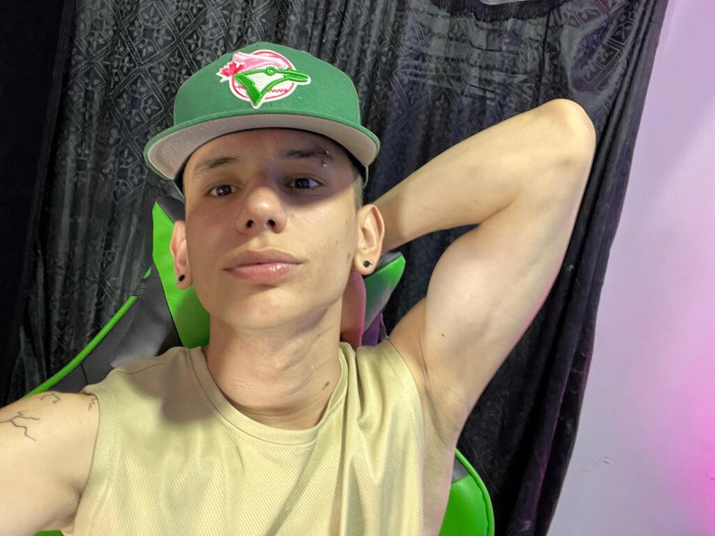 FrenlyRouse Nude