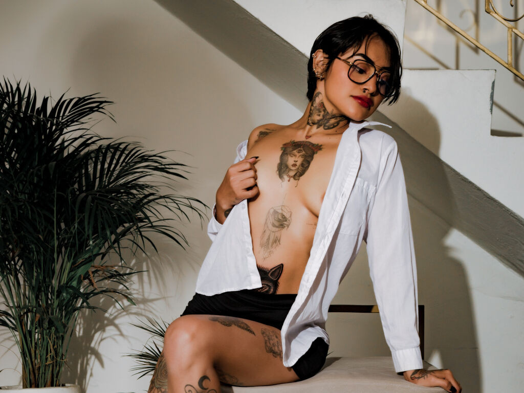 HarrietBlack LiveJasmin