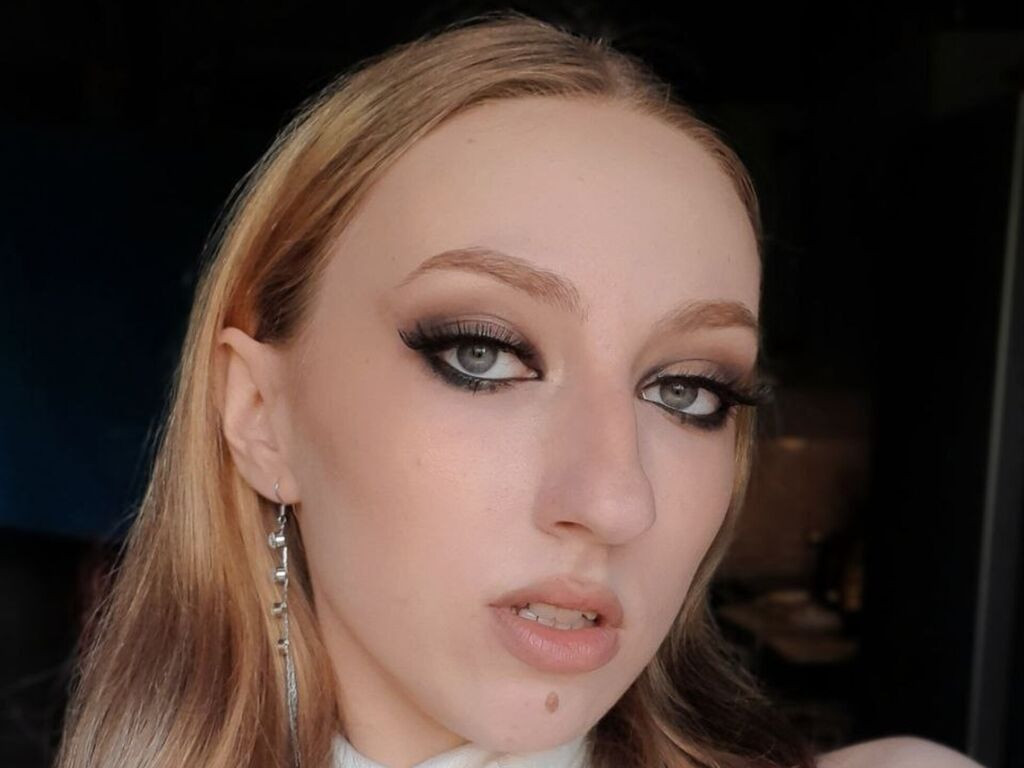HenriettaFare LiveJasmin