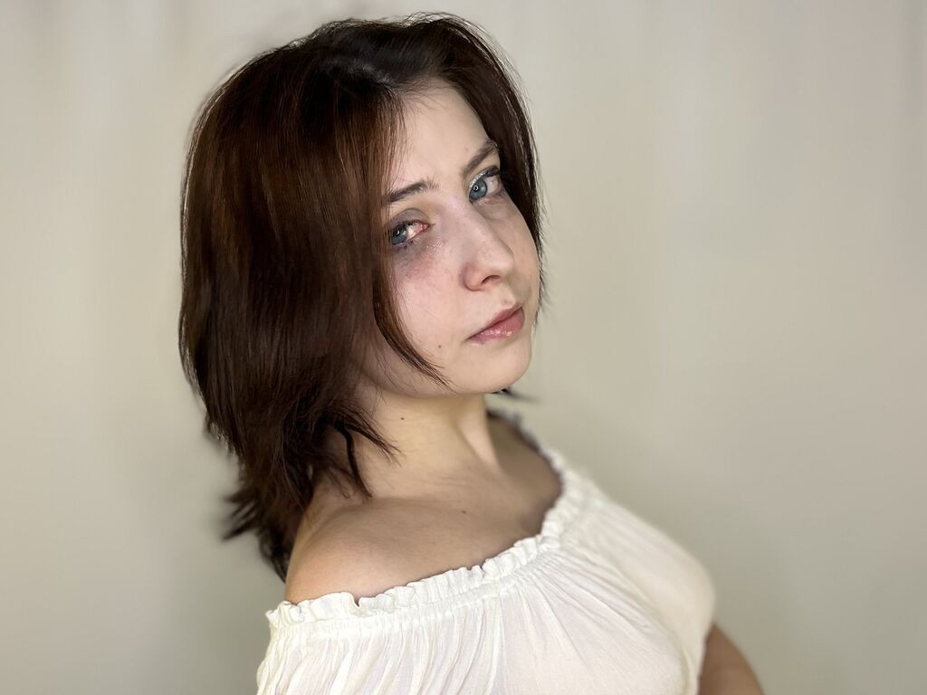 HollisBalzarine Nude