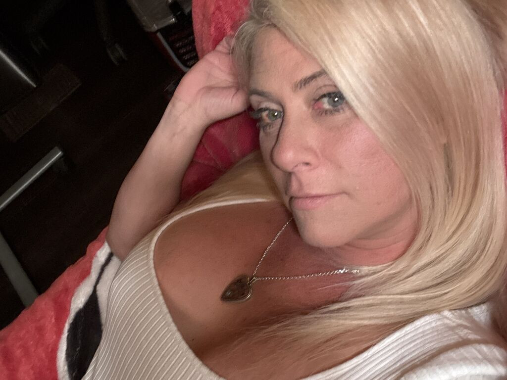 HollyJames LiveJasmin