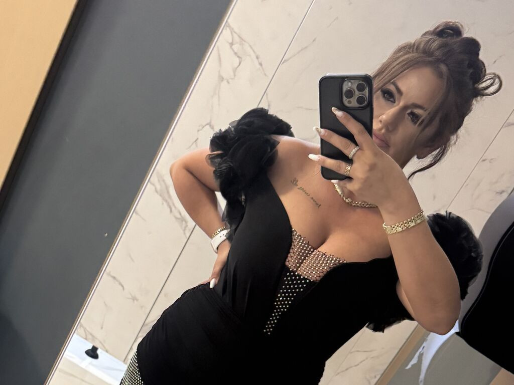 IsabellaNoirr LiveJasmin