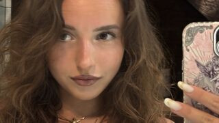 IsabelleValen Cam