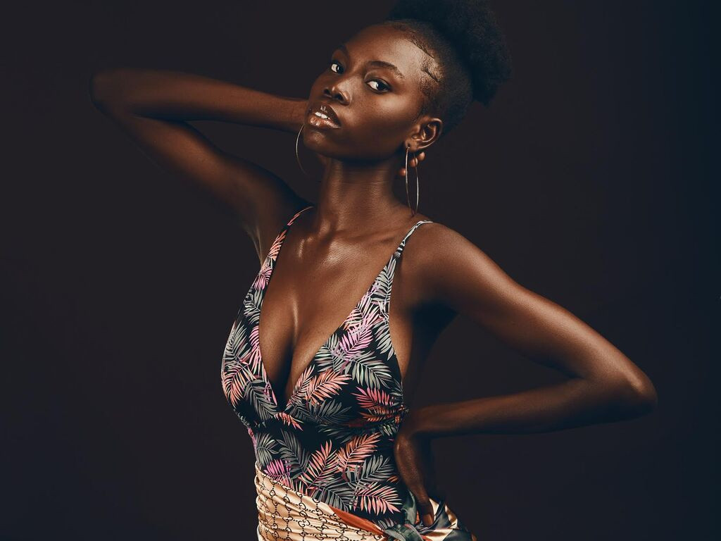 IssaJenner LiveJasmin