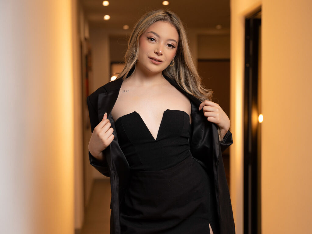 JulietaSadovnik Nude