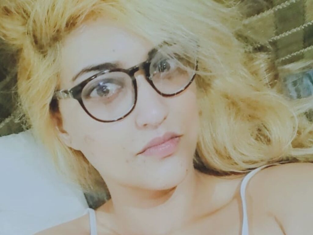 KarmicQzar Nude