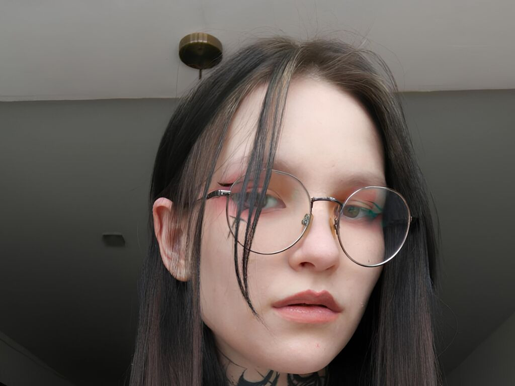 KeniaTucholski LiveJasmin