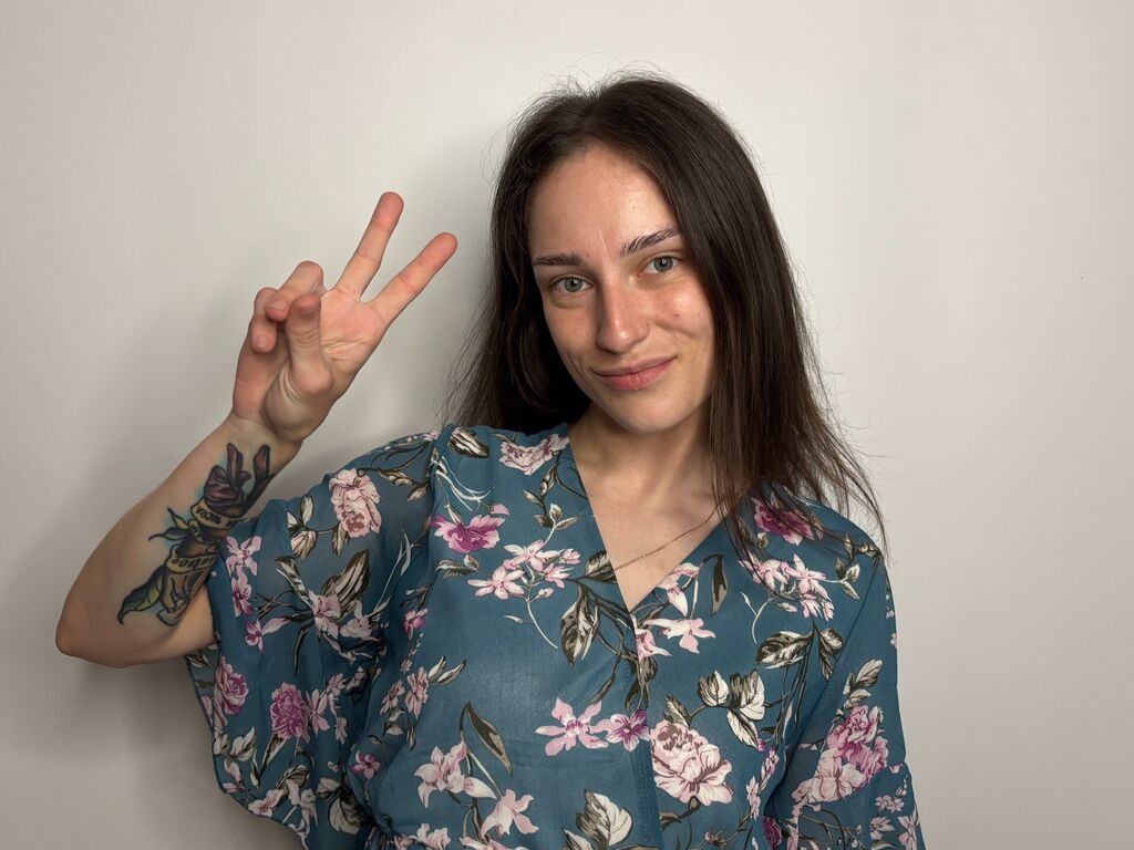 KiaraWoitowitz LiveJasmin