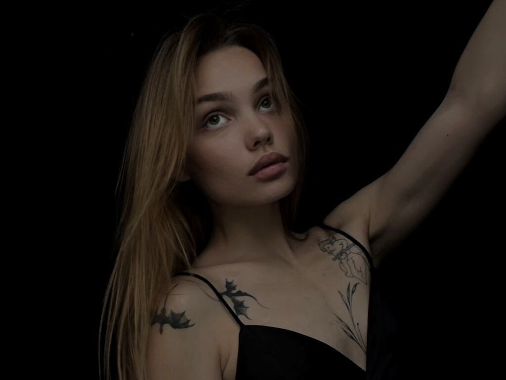 KitsyMoore Desnudo