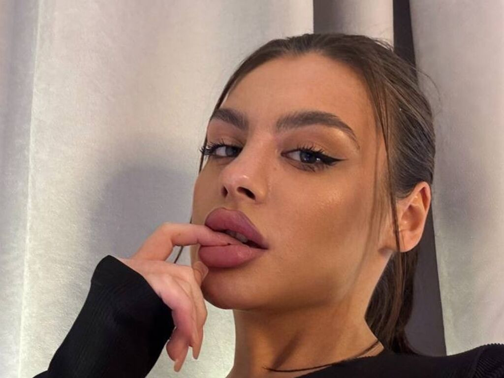 KristyDol LiveJasmin